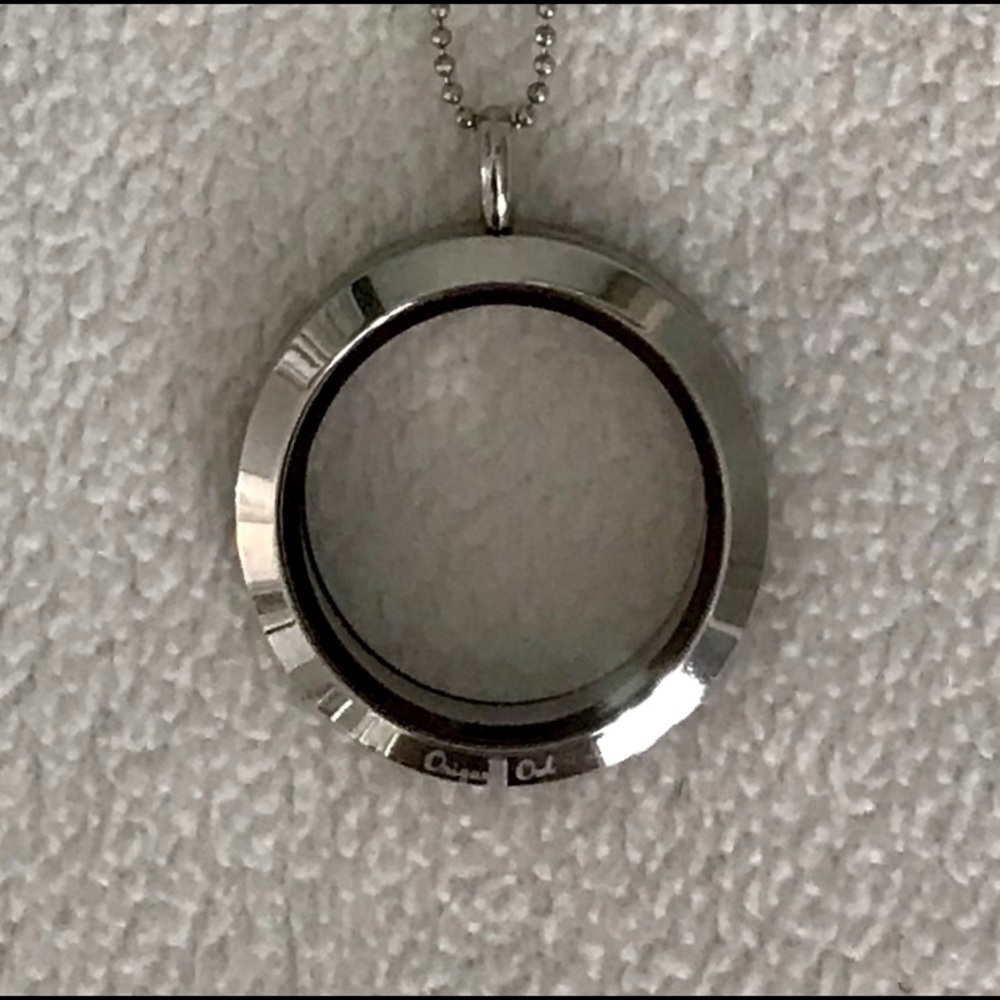 ORIGAMI OWL Silver Pendant Locket Necklace